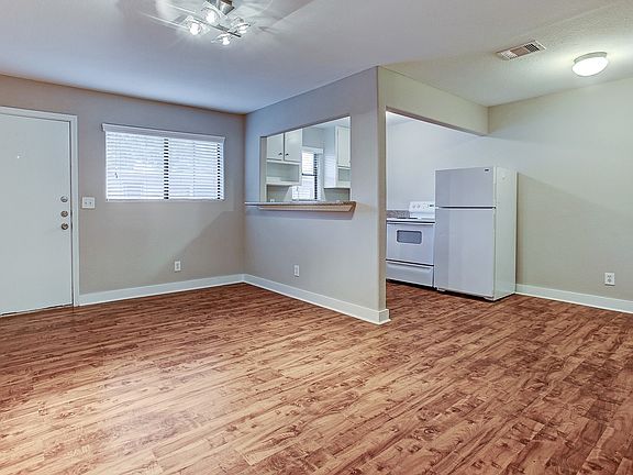 3rd image of 405 Hawthorne St APT 10