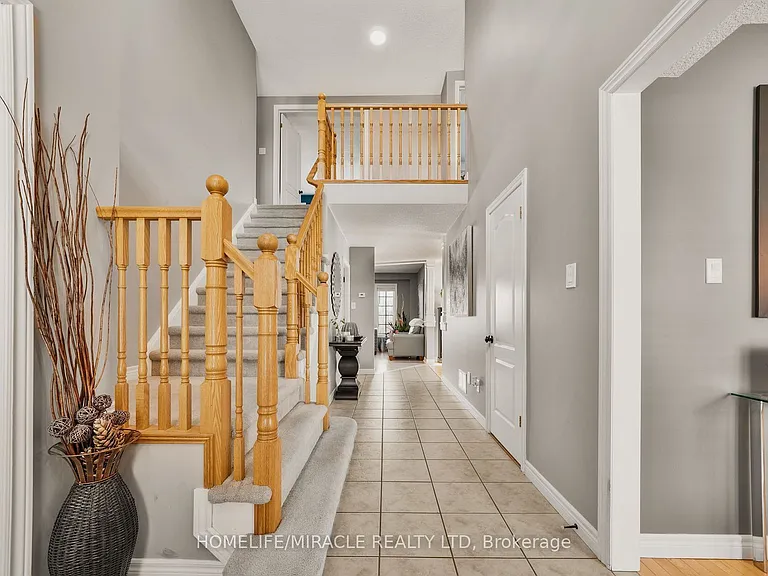 22 Devonleigh Dr — Photo 2