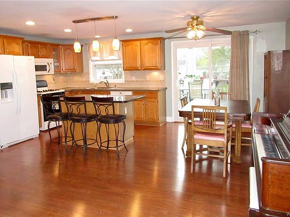 3rd image of 270 Tracey Ln