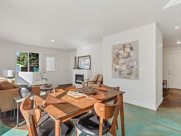 3rd image of 306 E Railroad Ave #102