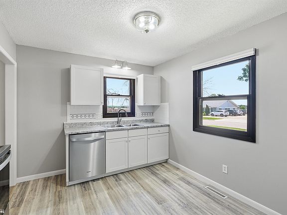 5th image of 109 W Southridge Rd