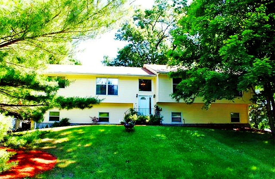1st image of 44 Faye Ave