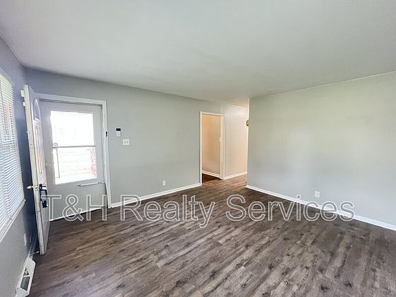 4th image of 3033 S Hartman Dr