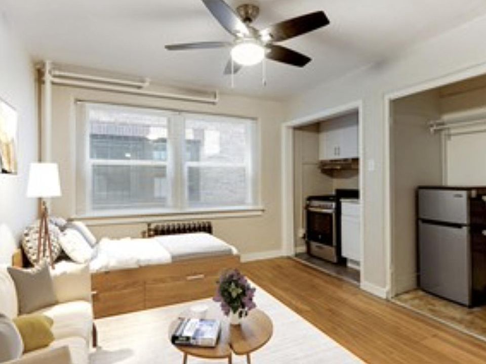 2nd image of 314 Newbury St #2B