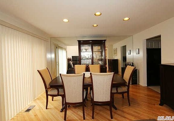 5th image of 11 Wimbledon Ct #11