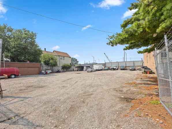 9375 S Ewing Ave, Chicago, IL 60617