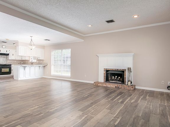 3rd image of 125 Briar Green Dr