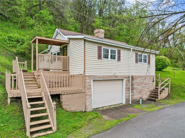 17 Rohall Rd, Smock, PA 15480