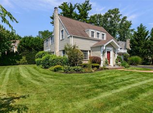 59 Colony Ln, Roslyn Heights, NY 11577