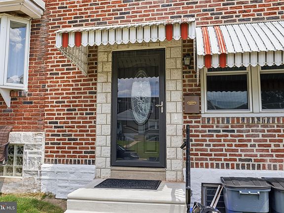 2nd image of 3421 Stanwood St