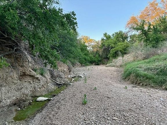 4th image of 950 County Road 442