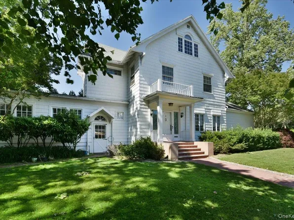 9 Nassau Drive, Great Neck, NY 11021