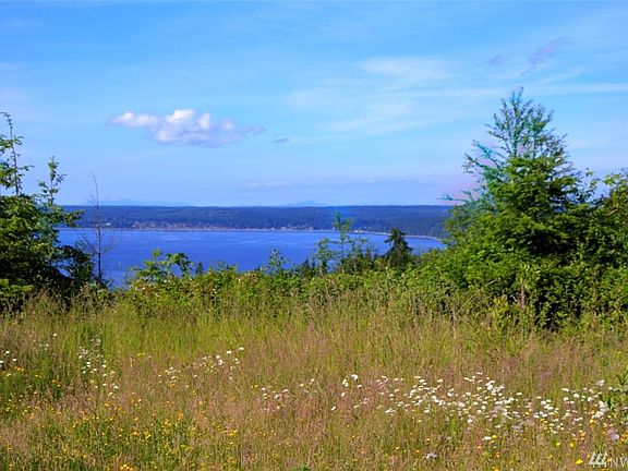 2nd image of 404 Eaglemount Rd