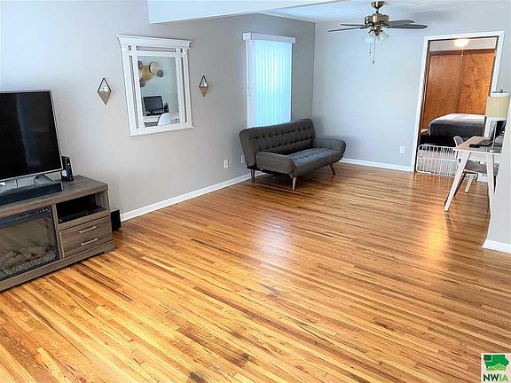 2nd image of 926 S Newton St