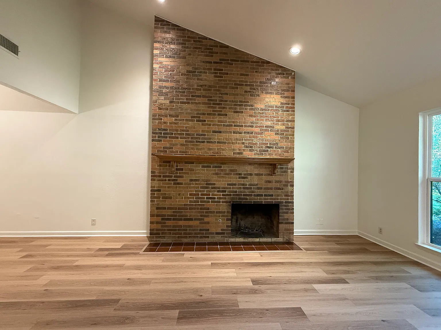3 bed, 1678 sqft, $2,500 — Photo 4