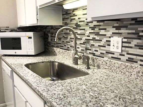 3rd image of 427 W Pontiac Dr Unit 3