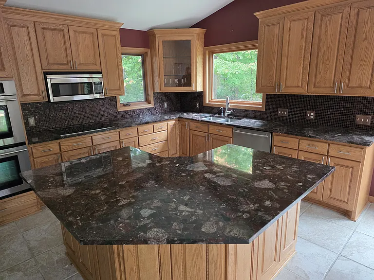 4110 Juneau Ln N — Photo 16
