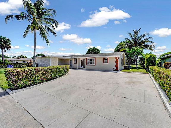 2nd image of 1107 S Mangonia Circle