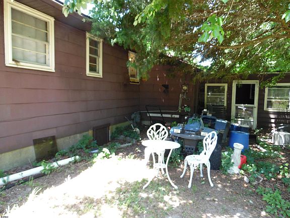 3rd image of 713 E Chanese Ln