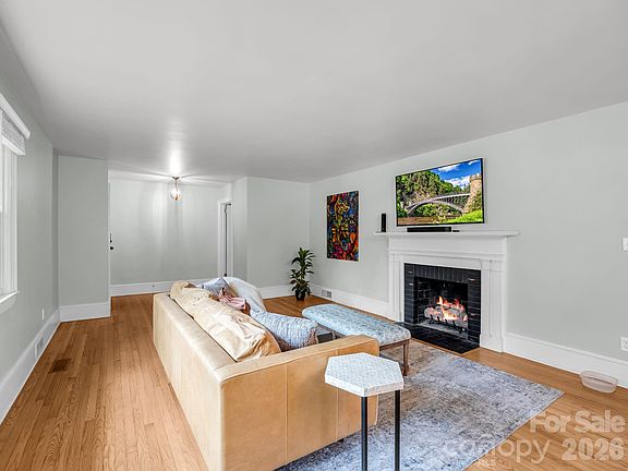 5th image of 155 Fernwood Cir