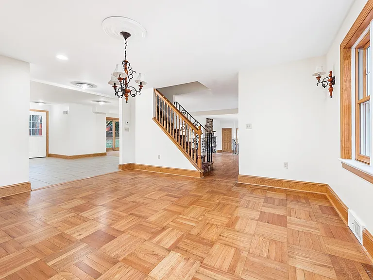 901 Academy Ln — Photo 15