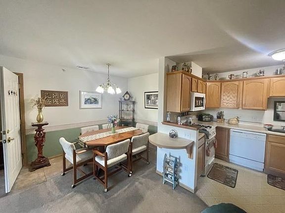 5th image of 2035 W 75th Pl Unit 23