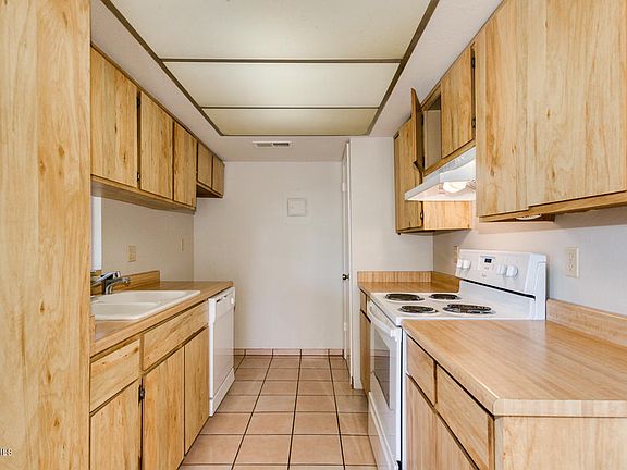 2nd image of 702 E Eugie Ave