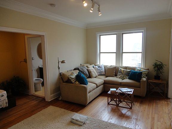 2nd image of 1204 W Granville Ave #206