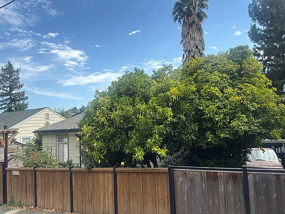 2nd image of 209 Alpine St