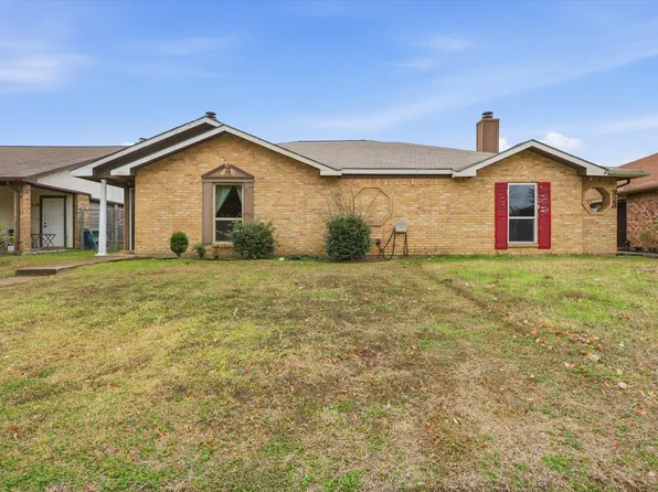 321 Gregory Ln, Grand Prairie, TX 75052