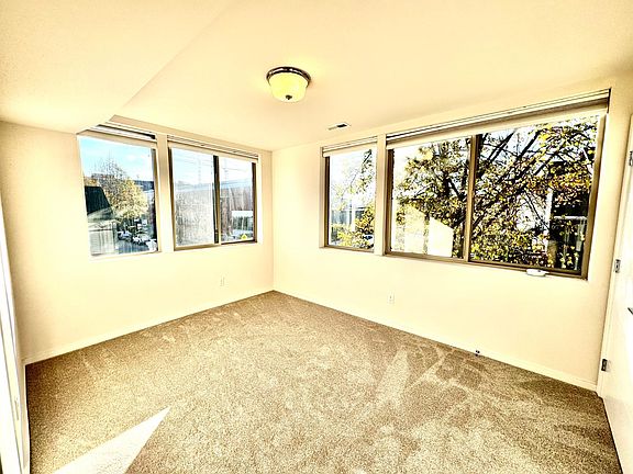 4th image of 1541 Valentine Pl S