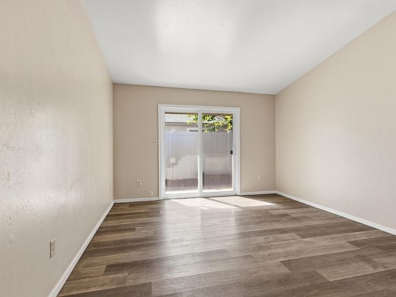 3rd image of 3316 Sherwood Ave APT 36
