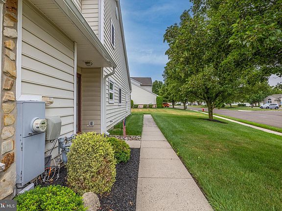 5th image of 66 Ashley Dr