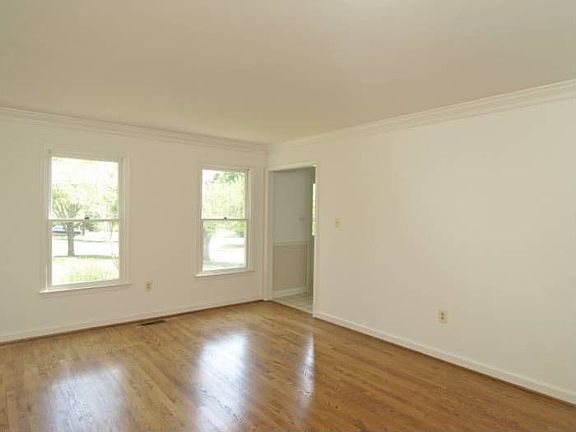 Living room w/oak floor