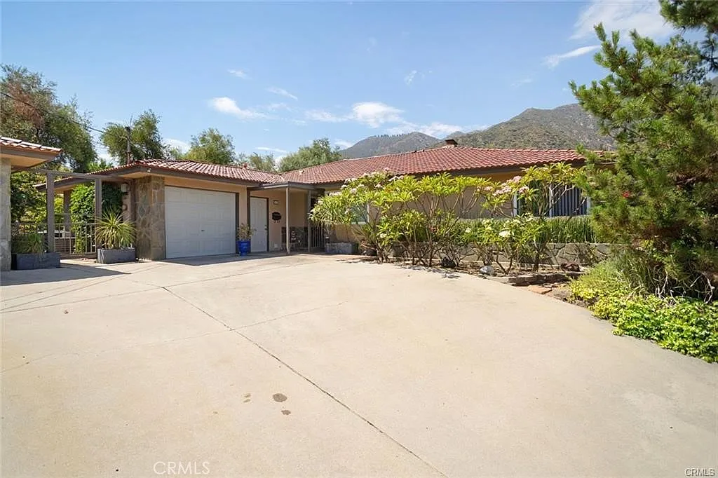 4 bed, 1954 sqft, $6,700 — Photo 1