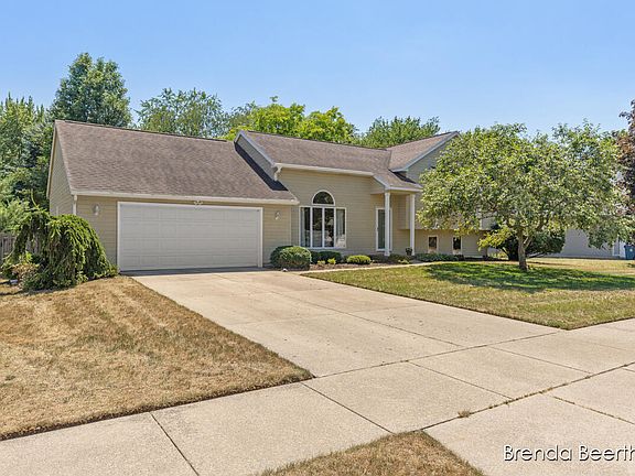 2nd image of 3374 Gold Dust St NE
