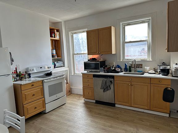 4th image of 58 Aspinwall Ave #1B