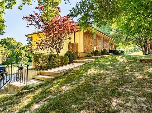 5th image of 10704 Countryside Dr