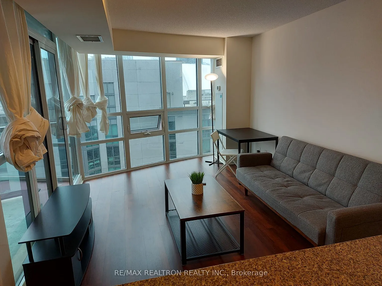1 bed, $2,400 — Photo 4