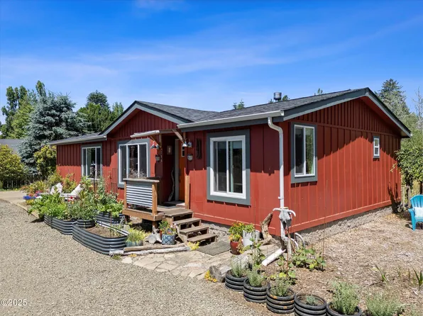 186 NE Palmer St, Siletz, OR 97380