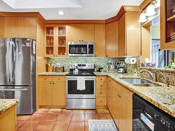 2nd image of 420 NE 36th St #0