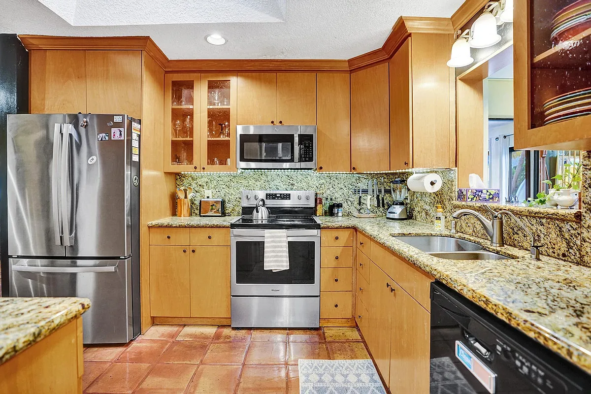 Building Photo - 420 NE 36th St #0