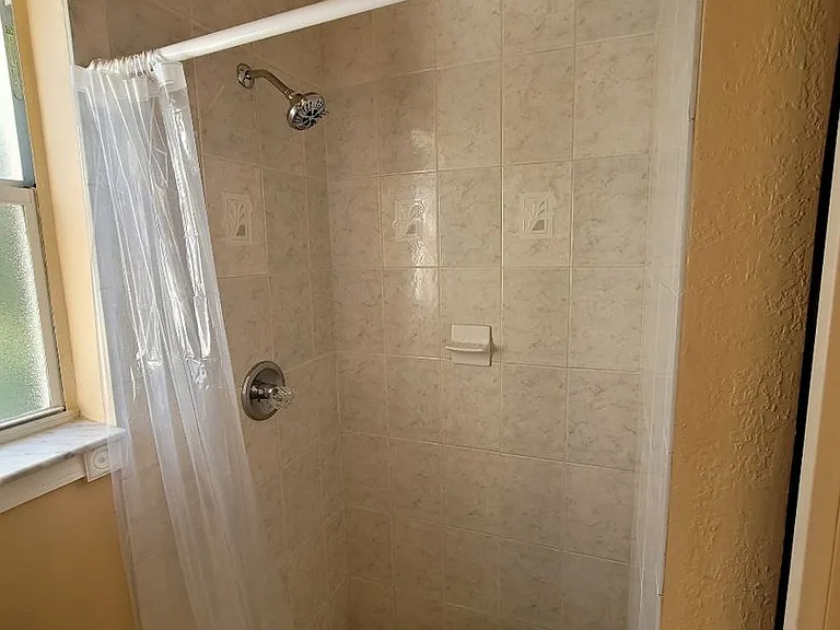 3323 SW 27th Pl — Photo 13