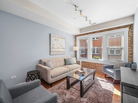 4th image of 2539.5 Prairie Ave #1E