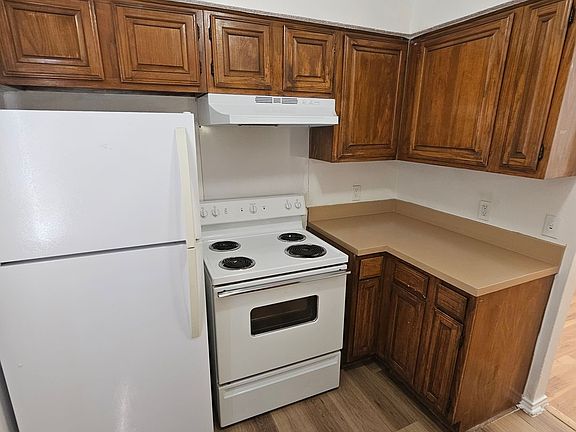 2nd image of 1400 Darr St APT C