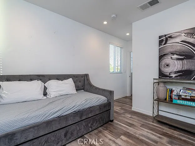 423 E Stuart Ave — Photo 22