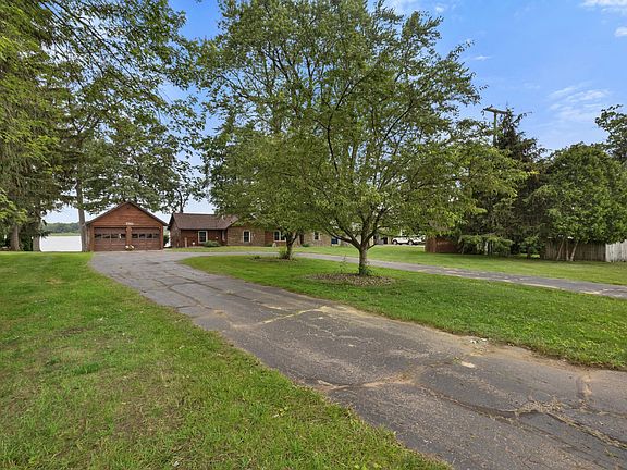 3rd image of 750 Country Club Dr
