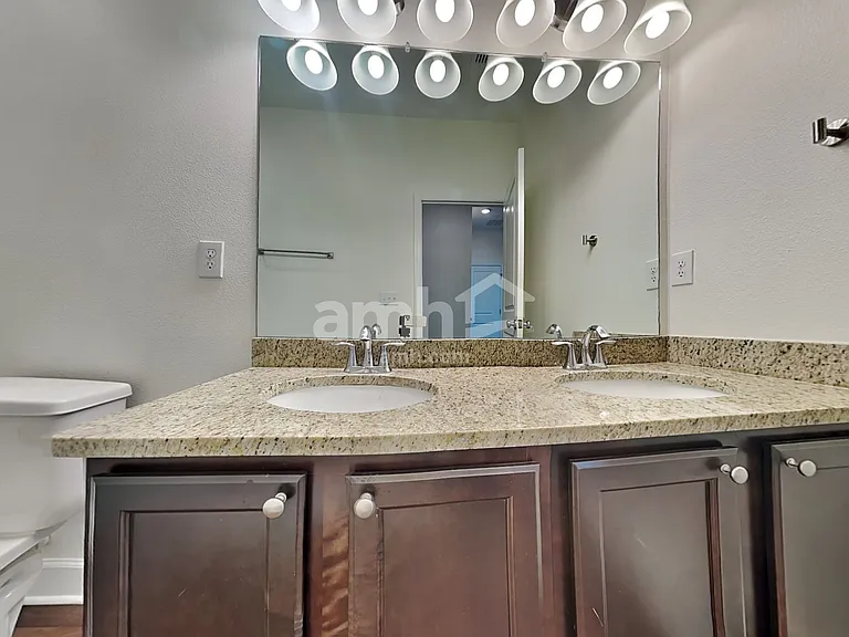 1049 Walden Pond Dr — Photo 13