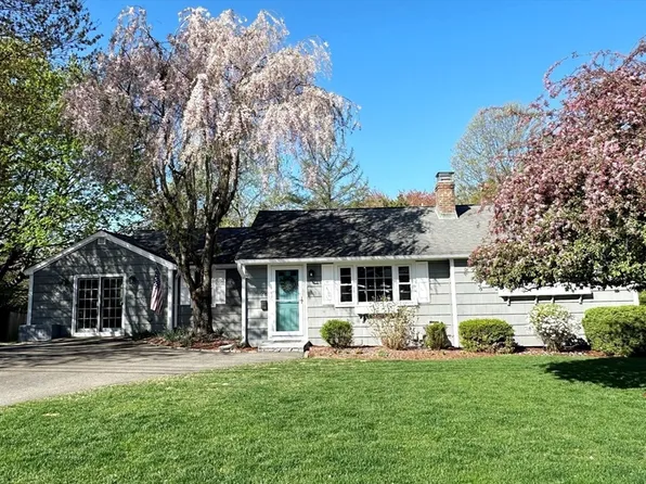 99 Edgewater Dr, Framingham, MA 01702