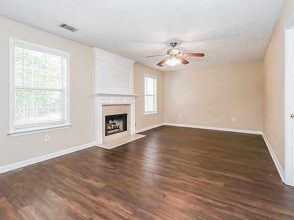 4th image of 1468 Evanston Ln